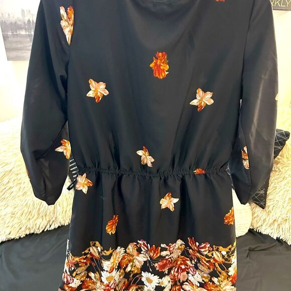 NWOT TAGS! Gorgeous button split dress! - Picture 6 of 7